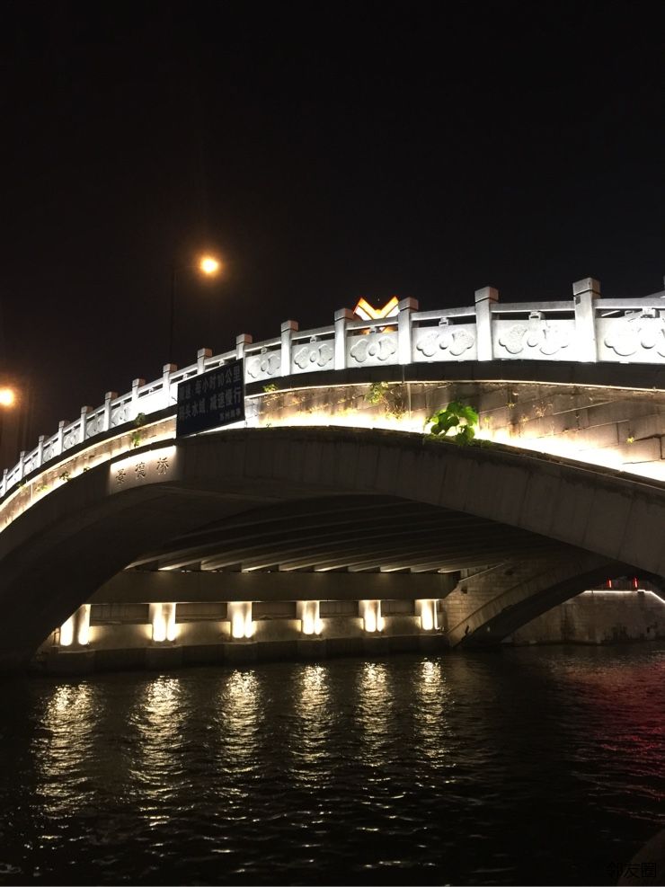河堤晚上图片图片